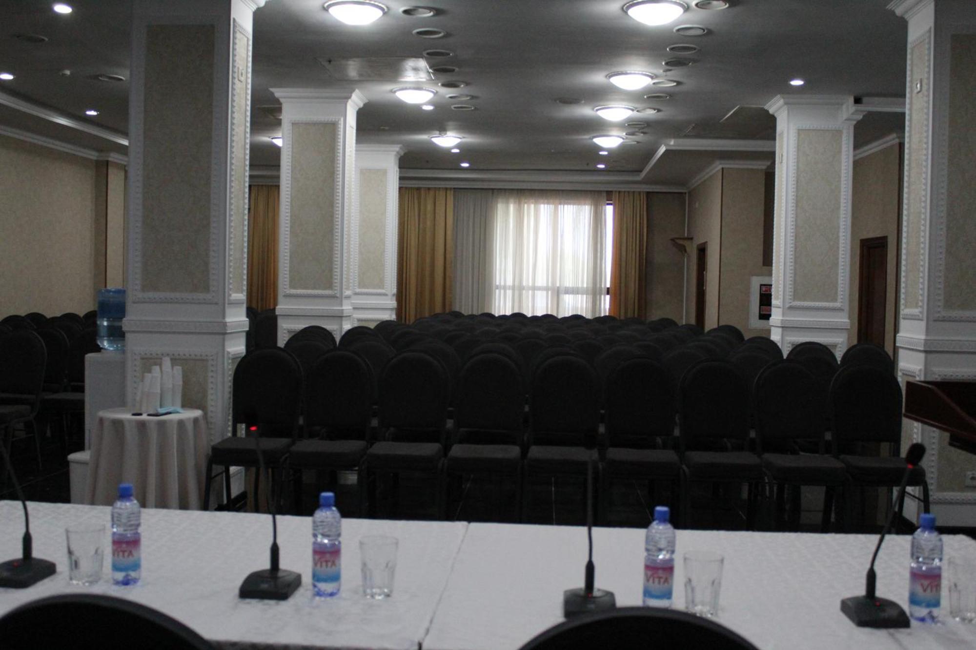 King Hotel Astana Εξωτερικό φωτογραφία