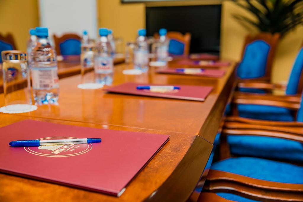 King Hotel Astana Εξωτερικό φωτογραφία