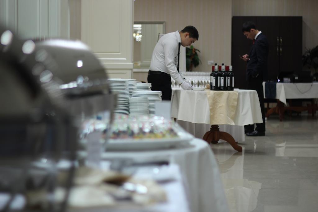 King Hotel Astana Εξωτερικό φωτογραφία